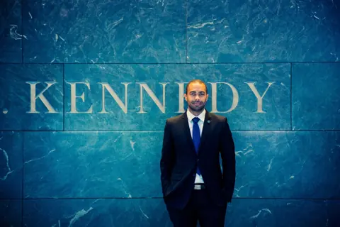 Visite d’un monument consacré à John F. Kennedy — expérience YALI 2018 de Yoan Mboussou